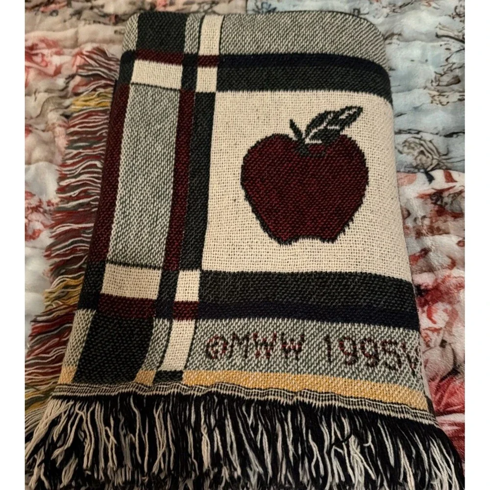 Apple Throw blanket red/green beige 68